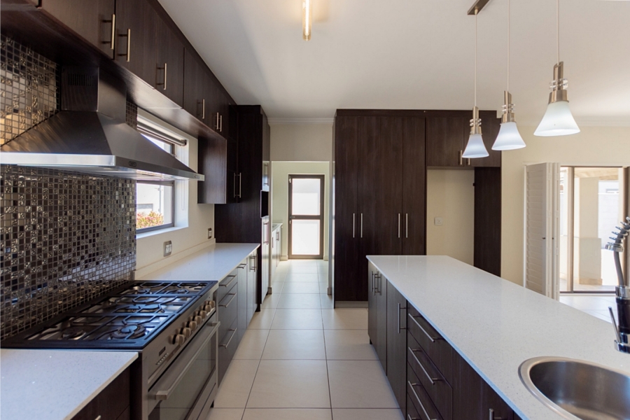 5 Bedroom Property for Sale in Country Club Western Cape